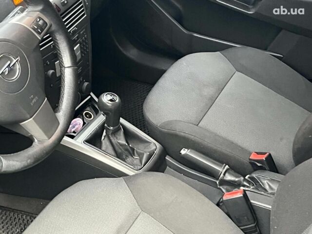 Черный Опель Астра, объемом двигателя 1.6 л и пробегом 340 тыс. км за 5140 $, фото 28 на Automoto.ua