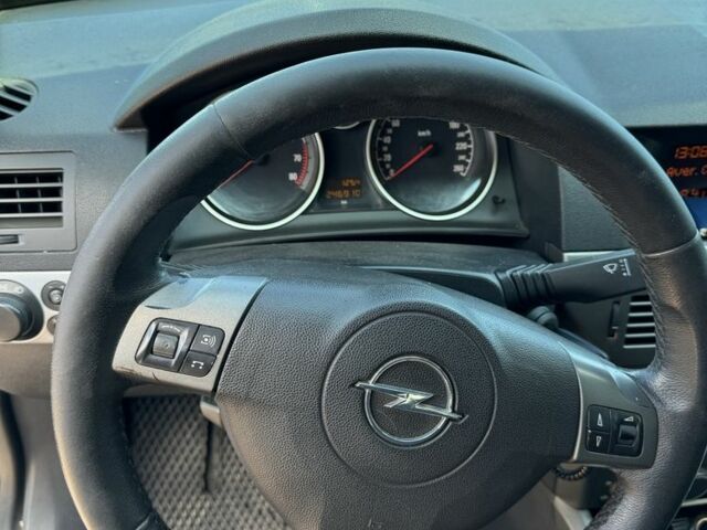 Черный Опель Астра, объемом двигателя 1.6 л и пробегом 248 тыс. км за 5200 $, фото 10 на Automoto.ua