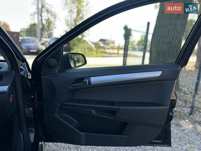 Черный Опель Астра, объемом двигателя 1.6 л и пробегом 241 тыс. км за 5700 $, фото 42 на Automoto.ua