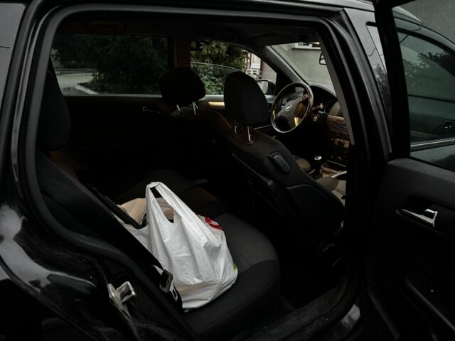 Черный Опель Астра, объемом двигателя 1.9 л и пробегом 311 тыс. км за 2930 $, фото 13 на Automoto.ua