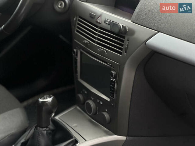 Чорний Опель Астра, об'ємом двигуна 1.91 л та пробігом 216 тис. км за 5250 $, фото 9 на Automoto.ua