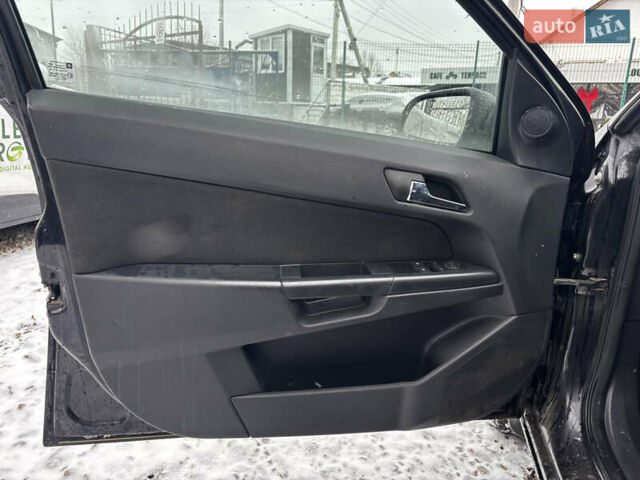 Черный Опель Астра, объемом двигателя 1.6 л и пробегом 323 тыс. км за 3800 $, фото 8 на Automoto.ua