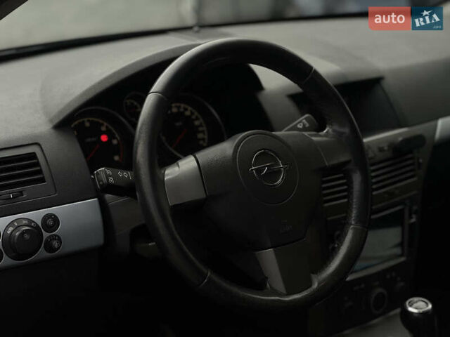 Чорний Опель Астра, об'ємом двигуна 1.91 л та пробігом 216 тис. км за 5250 $, фото 6 на Automoto.ua