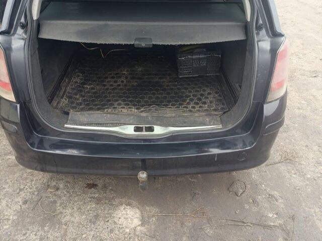 Черный Опель Астра, объемом двигателя 1.7 л и пробегом 380 тыс. км за 4900 $, фото 5 на Automoto.ua