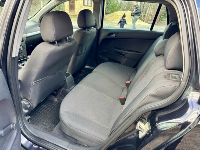 Черный Опель Астра, объемом двигателя 1.6 л и пробегом 290 тыс. км за 4290 $, фото 14 на Automoto.ua