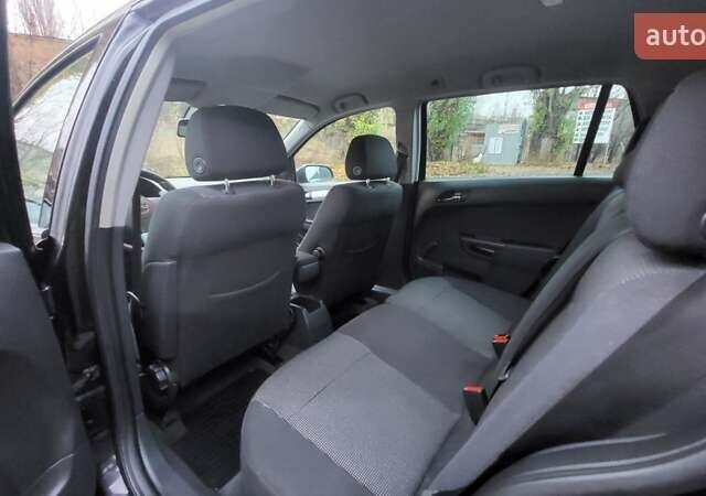 Черный Опель Астра, объемом двигателя 1.8 л и пробегом 165 тыс. км за 5650 $, фото 30 на Automoto.ua