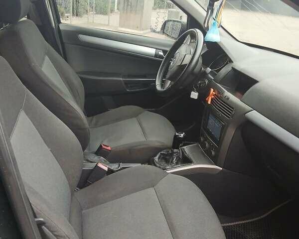 Опель Астра 2006 в Ивано-Франковске на Automoto.ua Черный Опель Астра, объемом двигателя 1.2 л и пробегом 350 тыс. км за 4200 $, фото 5 на Automoto.ua
