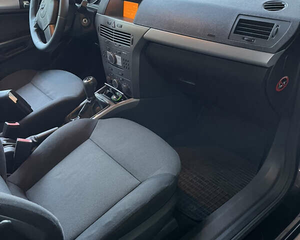 Чорний Опель Астра, об'ємом двигуна 1.6 л та пробігом 265 тис. км за 5200 $, фото 6 на Automoto.ua