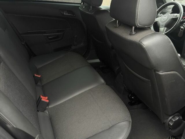 Чорний Опель Астра, об'ємом двигуна 1.6 л та пробігом 261 тис. км за 3999 $, фото 15 на Automoto.ua