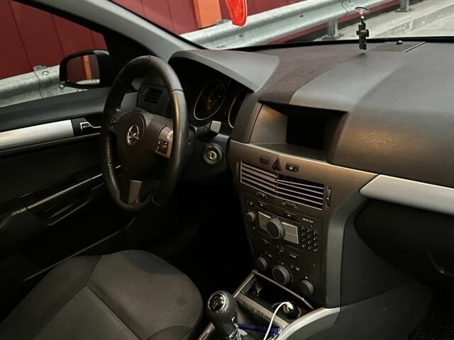 Чорний Опель Астра, об'ємом двигуна 1.6 л та пробігом 340 тис. км за 4650 $, фото 5 на Automoto.ua