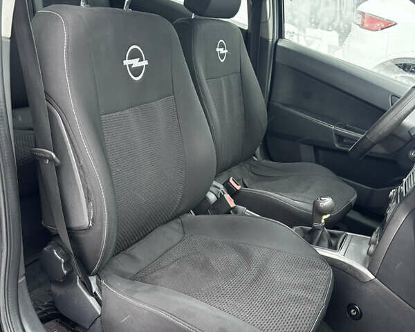 Черный Опель Астра, объемом двигателя 1.6 л и пробегом 323 тыс. км за 3800 $, фото 13 на Automoto.ua