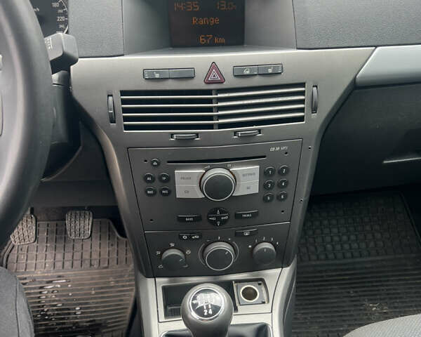 Черный Опель Астра, объемом двигателя 1.6 л и пробегом 208 тыс. км за 4000 $, фото 19 на Automoto.ua