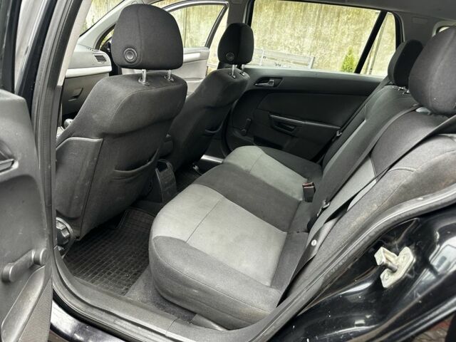 Черный Опель Астра, объемом двигателя 1.9 л и пробегом 286 тыс. км за 2050 $, фото 10 на Automoto.ua