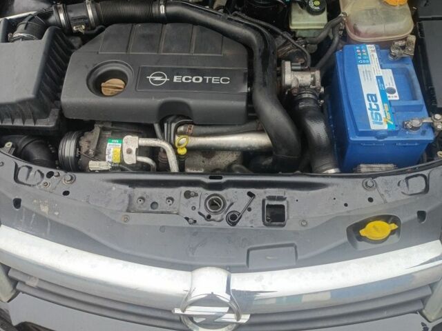 Черный Опель Астра, объемом двигателя 1.7 л и пробегом 380 тыс. км за 4900 $, фото 3 на Automoto.ua