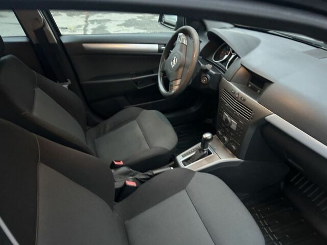 Черный Опель Астра, объемом двигателя 1.8 л и пробегом 197 тыс. км за 6500 $, фото 2 на Automoto.ua