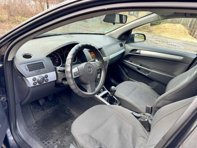 Черный Опель Астра, объемом двигателя 1.6 л и пробегом 290 тыс. км за 4290 $, фото 11 на Automoto.ua