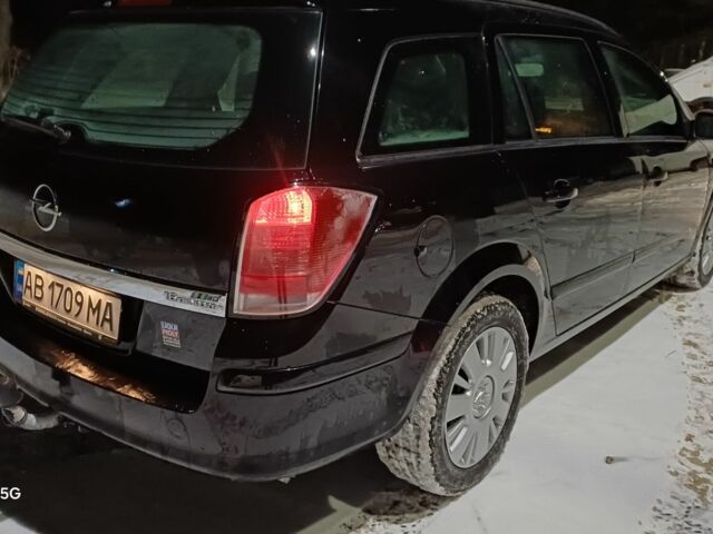 Черный Опель Астра, объемом двигателя 1.6 л и пробегом 243 тыс. км за 5498 $, фото 4 на Automoto.ua