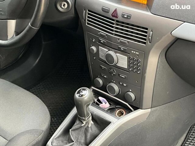 Черный Опель Астра, объемом двигателя 1.6 л и пробегом 340 тыс. км за 5140 $, фото 17 на Automoto.ua