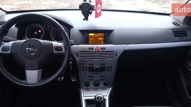 Черный Опель Астра, объемом двигателя 1.8 л и пробегом 260 тыс. км за 5200 $, фото 33 на Automoto.ua