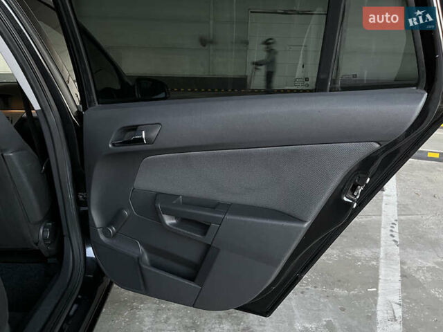 Черный Опель Астра, объемом двигателя 1.6 л и пробегом 207 тыс. км за 4999 $, фото 28 на Automoto.ua