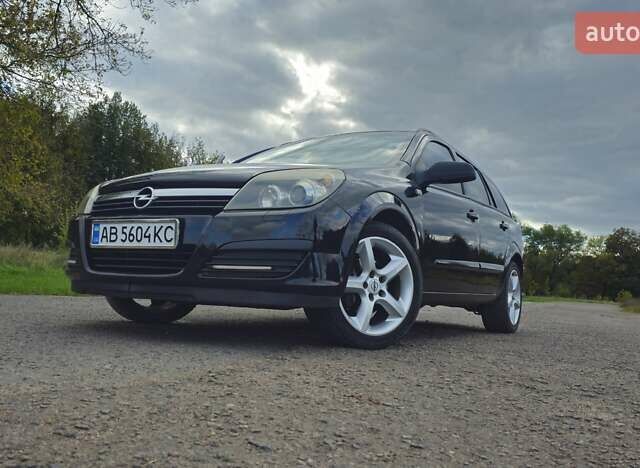 Черный Опель Астра, объемом двигателя 1.8 л и пробегом 260 тыс. км за 5200 $, фото 1 на Automoto.ua