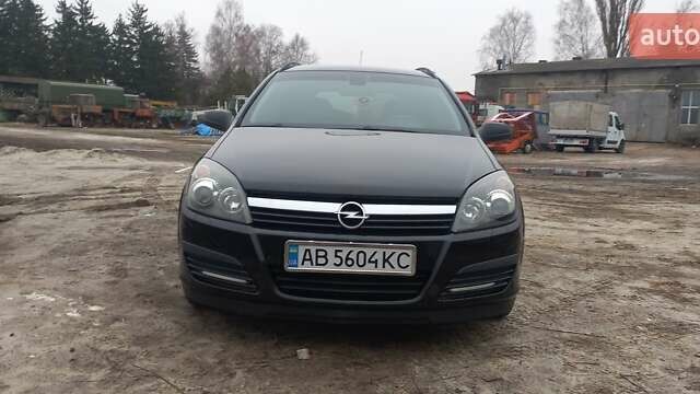 Черный Опель Астра, объемом двигателя 1.8 л и пробегом 260 тыс. км за 5200 $, фото 12 на Automoto.ua