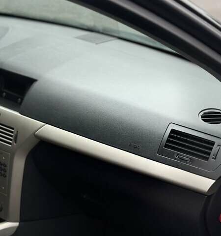 Чорний Опель Астра, об'ємом двигуна 1.6 л та пробігом 280 тис. км за 4600 $, фото 7 на Automoto.ua