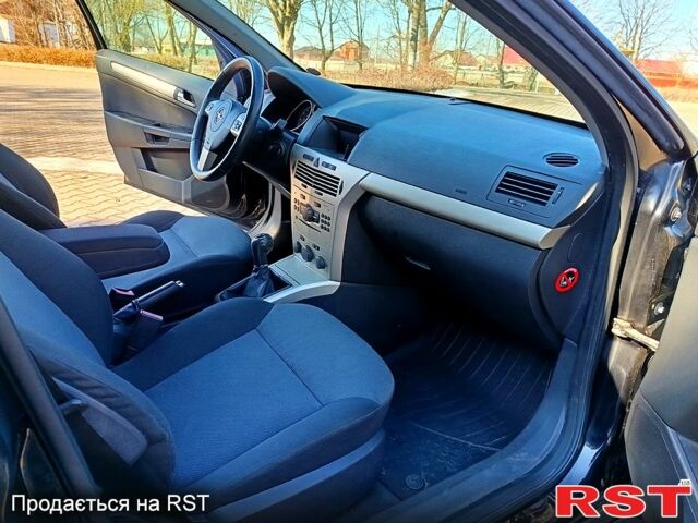 Черный Опель Астра, объемом двигателя 1.8 л и пробегом 233 тыс. км за 5200 $, фото 7 на Automoto.ua