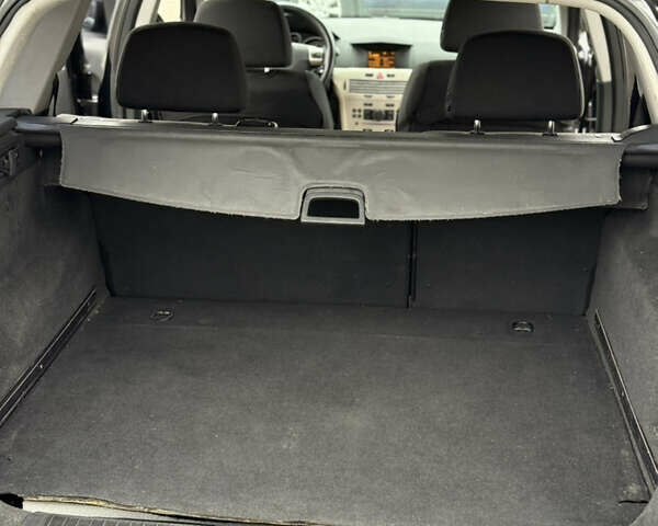 Черный Опель Астра, объемом двигателя 1.7 л и пробегом 230 тыс. км за 4800 $, фото 9 на Automoto.ua