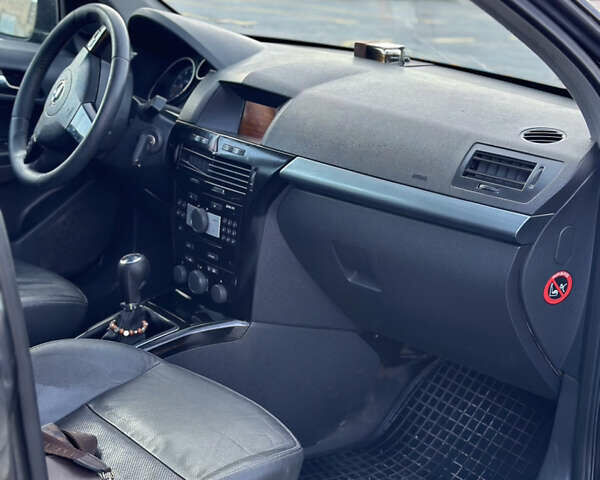 Чорний Опель Астра, об'ємом двигуна 1.6 л та пробігом 299 тис. км за 3999 $, фото 22 на Automoto.ua