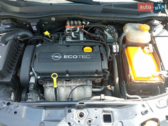 Черный Опель Астра, объемом двигателя 1.6 л и пробегом 250 тыс. км за 5500 $, фото 4 на Automoto.ua