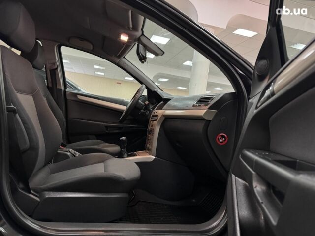 Черный Опель Астра, объемом двигателя 0 л и пробегом 219 тыс. км за 5900 $, фото 11 на Automoto.ua