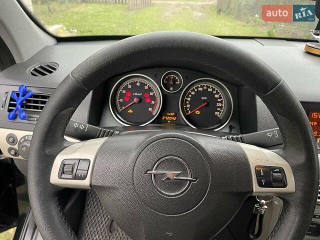 Черный Опель Астра, объемом двигателя 1.6 л и пробегом 272 тыс. км за 5100 $, фото 10 на Automoto.ua