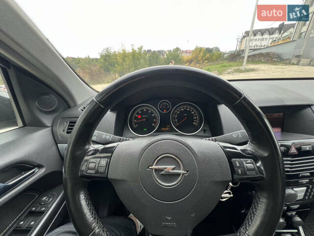 Черный Опель Астра, объемом двигателя 1.6 л и пробегом 250 тыс. км за 4399 $, фото 50 на Automoto.ua