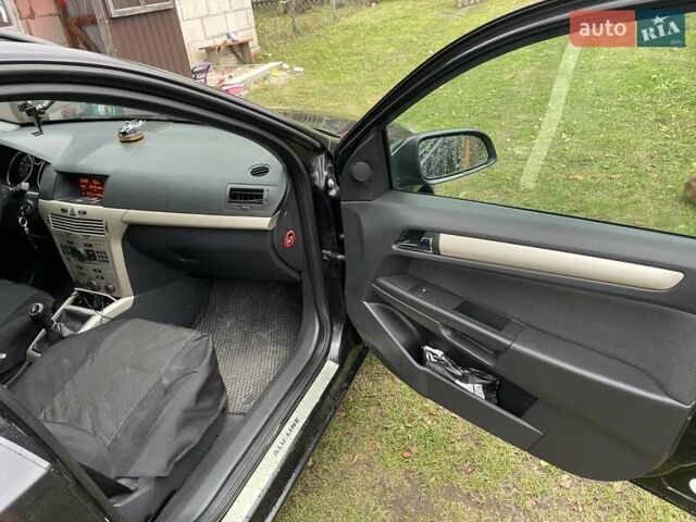 Черный Опель Астра, объемом двигателя 1.6 л и пробегом 272 тыс. км за 5100 $, фото 7 на Automoto.ua