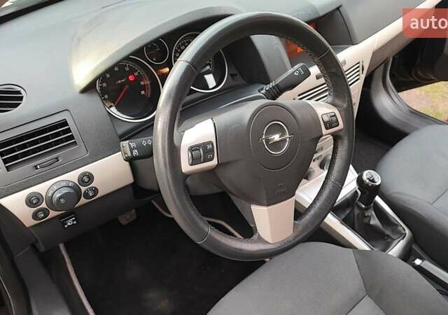 Черный Опель Астра, объемом двигателя 1.82 л и пробегом 204 тыс. км за 5950 $, фото 8 на Automoto.ua