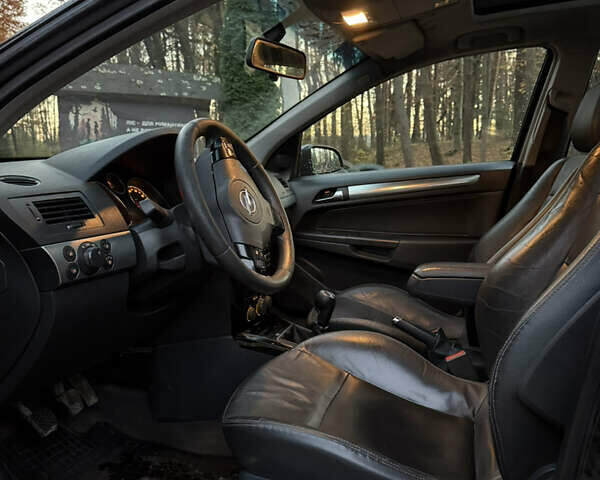 Черный Опель Астра, объемом двигателя 1.6 л и пробегом 310 тыс. км за 4000 $, фото 7 на Automoto.ua