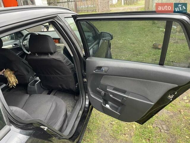 Черный Опель Астра, объемом двигателя 1.6 л и пробегом 272 тыс. км за 5100 $, фото 6 на Automoto.ua