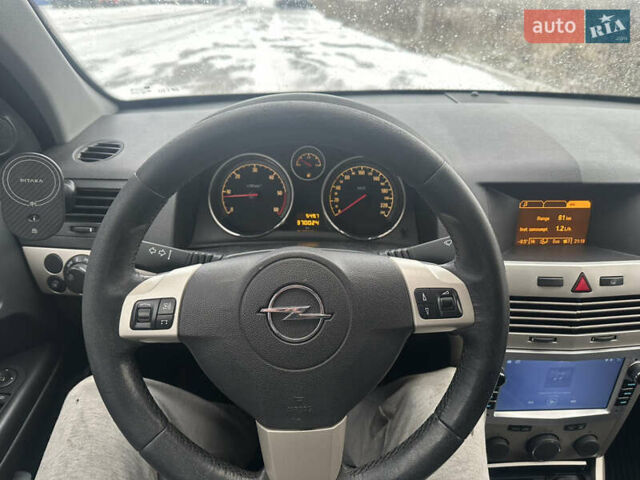 Черный Опель Астра, объемом двигателя 1.9 л и пробегом 370 тыс. км за 4250 $, фото 10 на Automoto.ua