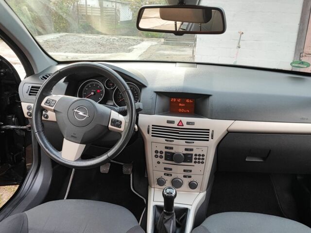 Чорний Опель Астра, об'ємом двигуна 1.8 л та пробігом 202 тис. км за 5500 $, фото 3 на Automoto.ua