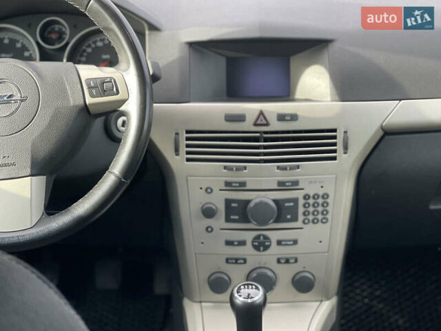 Черный Опель Астра, объемом двигателя 1.6 л и пробегом 239 тыс. км за 5350 $, фото 20 на Automoto.ua