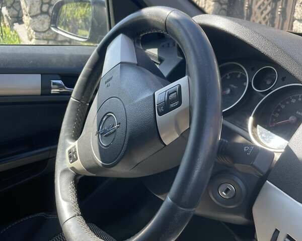 Черный Опель Астра, объемом двигателя 1.91 л и пробегом 310 тыс. км за 5050 $, фото 8 на Automoto.ua