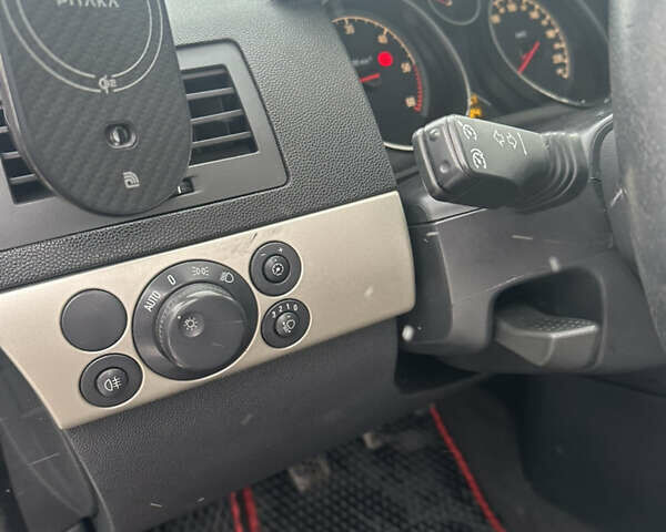 Черный Опель Астра, объемом двигателя 1.9 л и пробегом 370 тыс. км за 4250 $, фото 14 на Automoto.ua