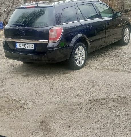 Черный Опель Астра, объемом двигателя 1.9 л и пробегом 248 тыс. км за 5100 $, фото 4 на Automoto.ua