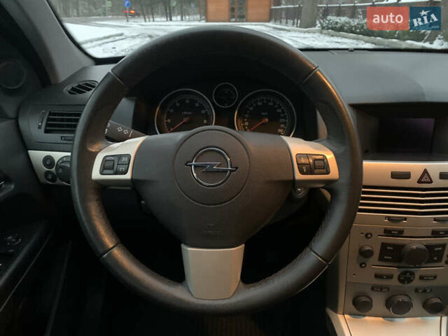 Черный Опель Астра, объемом двигателя 1.6 л и пробегом 226 тыс. км за 5100 $, фото 17 на Automoto.ua