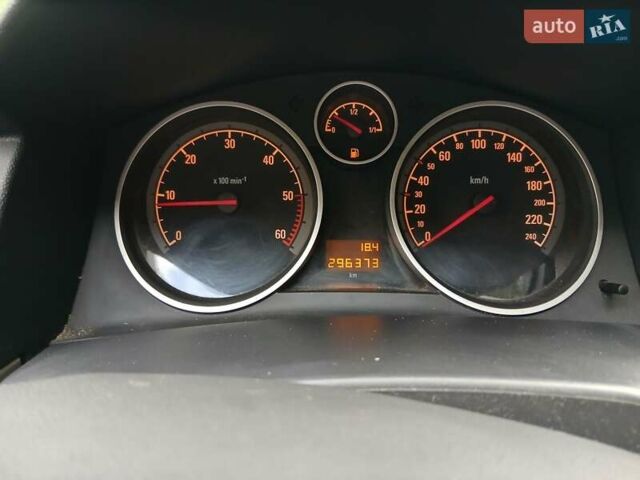 Черный Опель Астра, объемом двигателя 1.3 л и пробегом 296 тыс. км за 4350 $, фото 7 на Automoto.ua