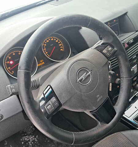 Чорний Опель Астра, об'ємом двигуна 1.6 л та пробігом 199 тис. км за 4900 $, фото 15 на Automoto.ua