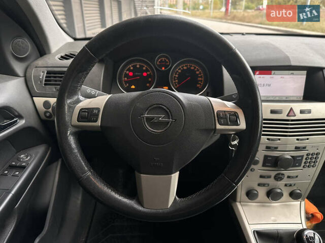 Черный Опель Астра, объемом двигателя 1.6 л и пробегом 216 тыс. км за 5600 $, фото 8 на Automoto.ua