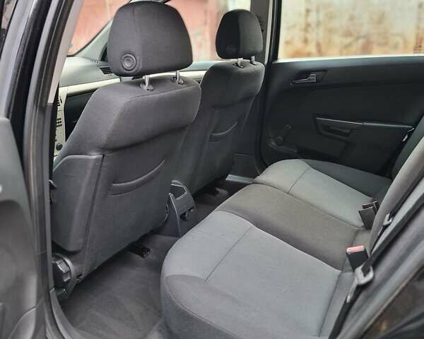 Опель Астра 2007 в Житомире на Automoto.ua Черный Опель Астра, объемом двигателя 1.9 л и пробегом 233 тыс. км за 4950 $, фото 33 на Automoto.ua