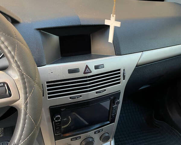 Чорний Опель Астра, об'ємом двигуна 1.69 л та пробігом 240 тис. км за 4900 $, фото 5 на Automoto.ua